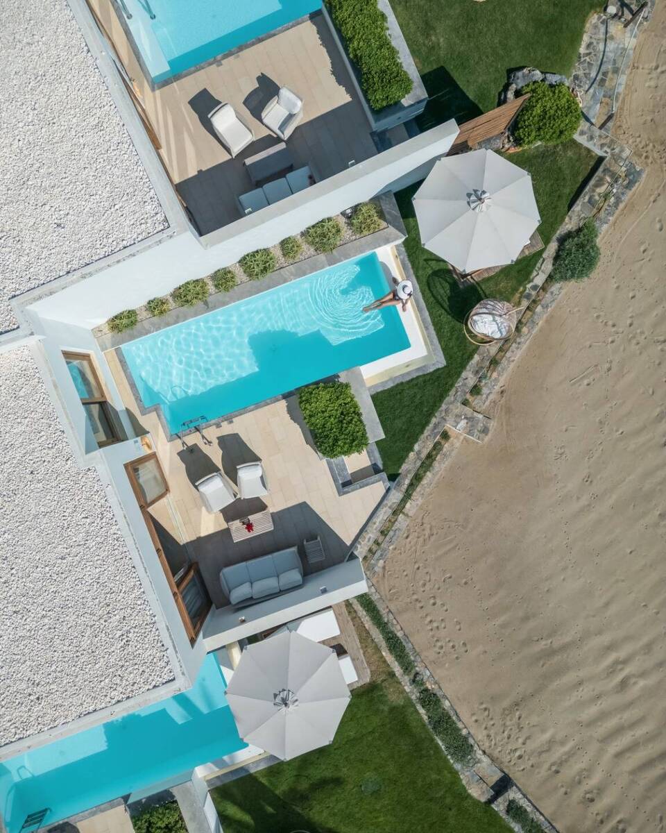 THREE BEDROOM VILLA BEACHFRONT WITH PRIVATE POOL