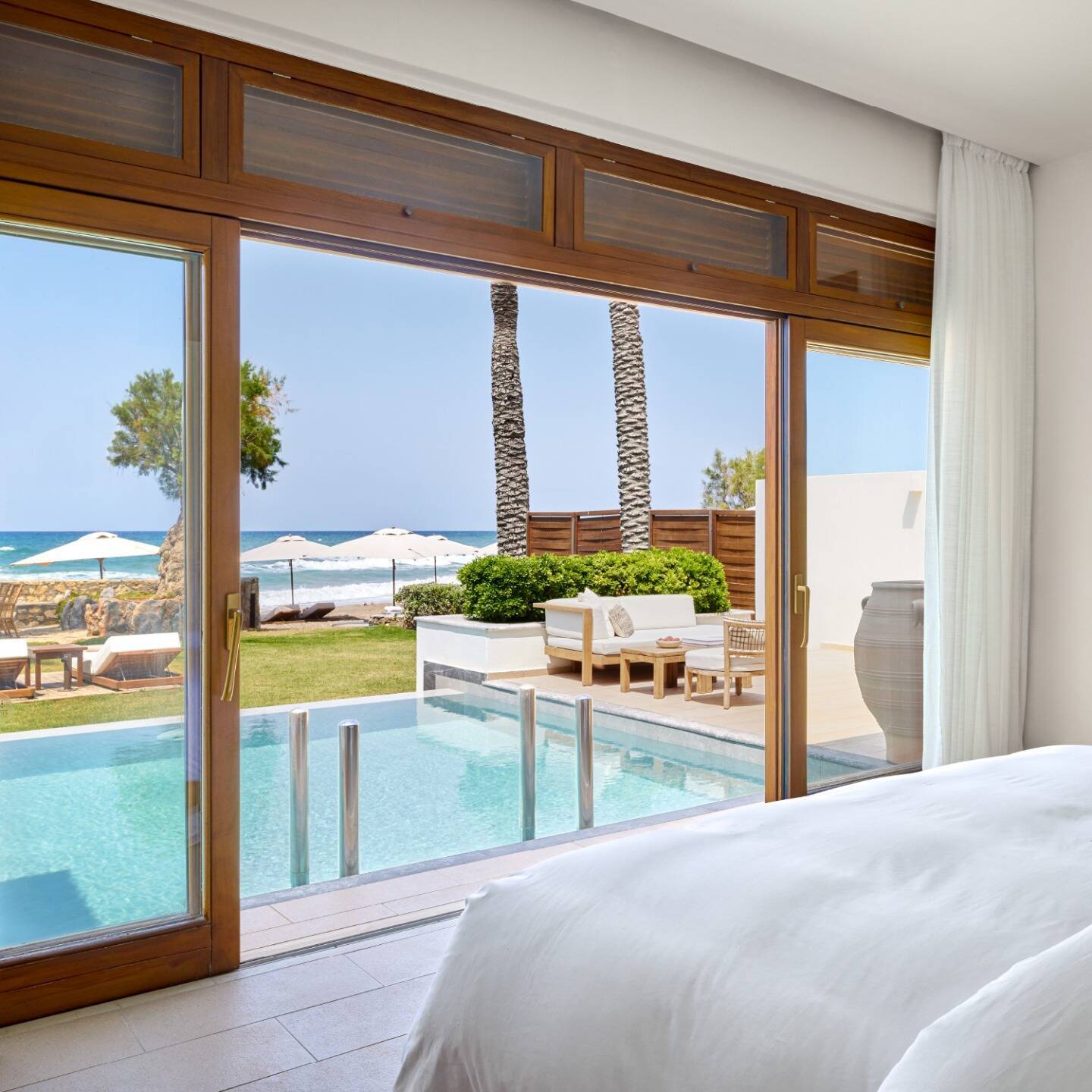 JUNIOR VILLA WATERFRONT WITH PRIVATE POOL