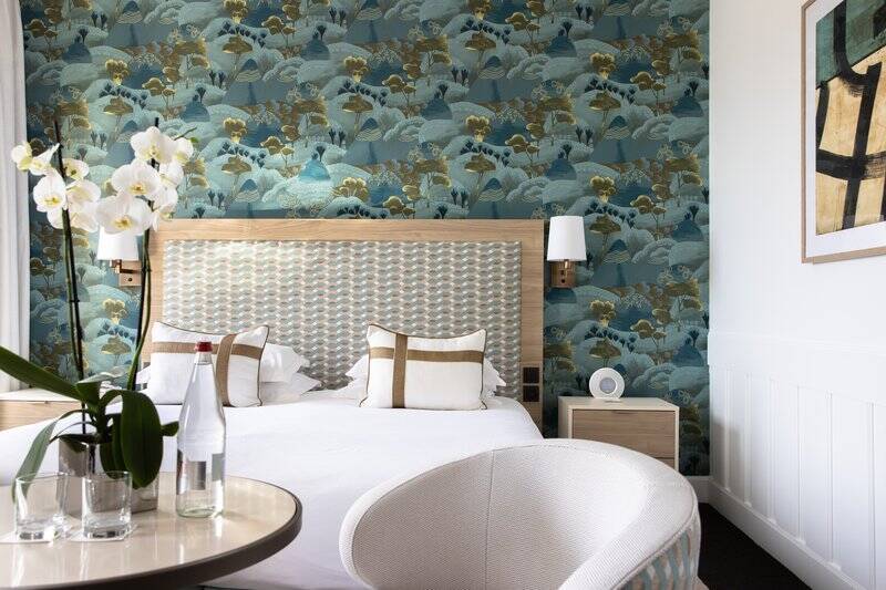 Deluxe Sea and Garden View Room