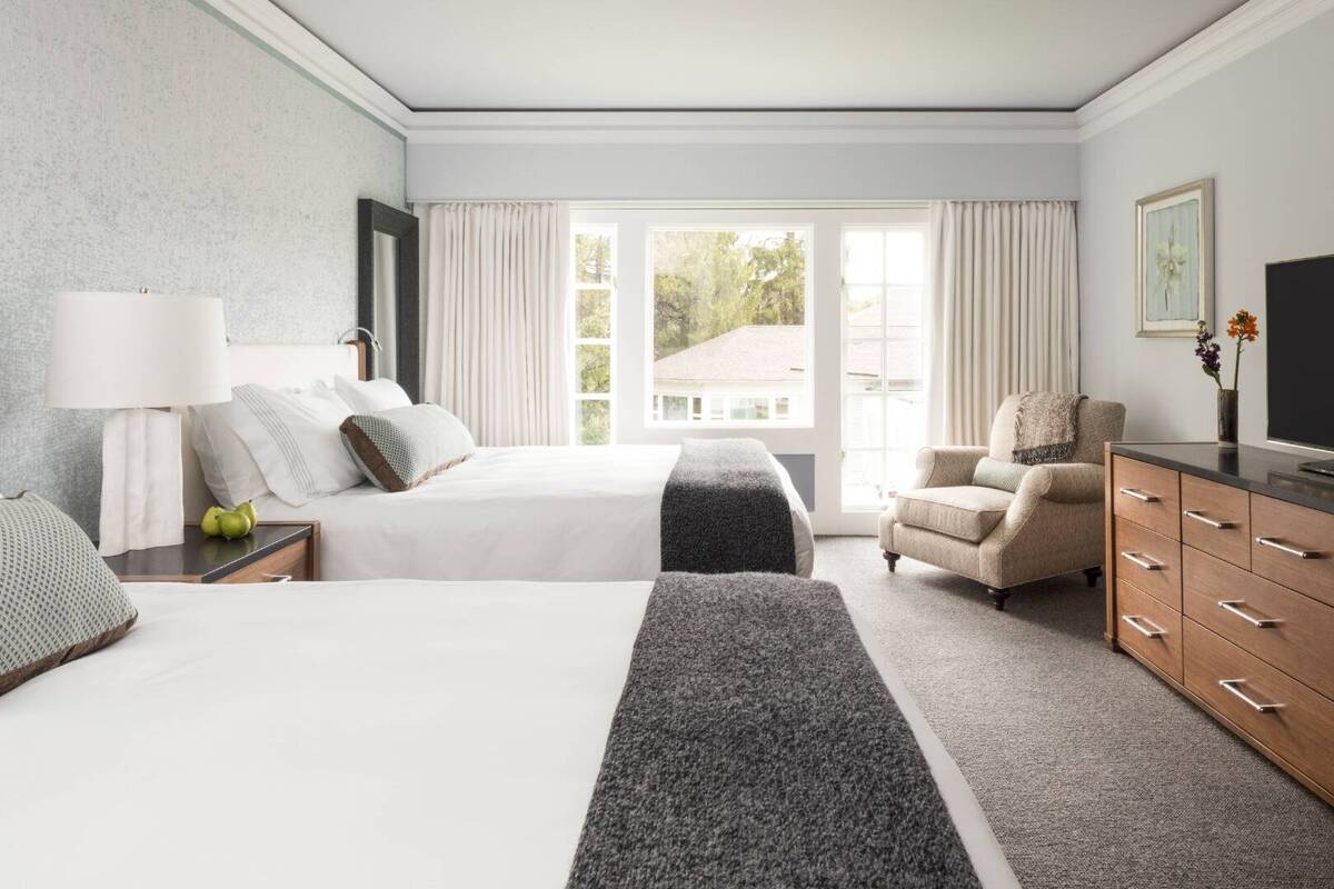 DELUXE TWO QUEEN ROOM