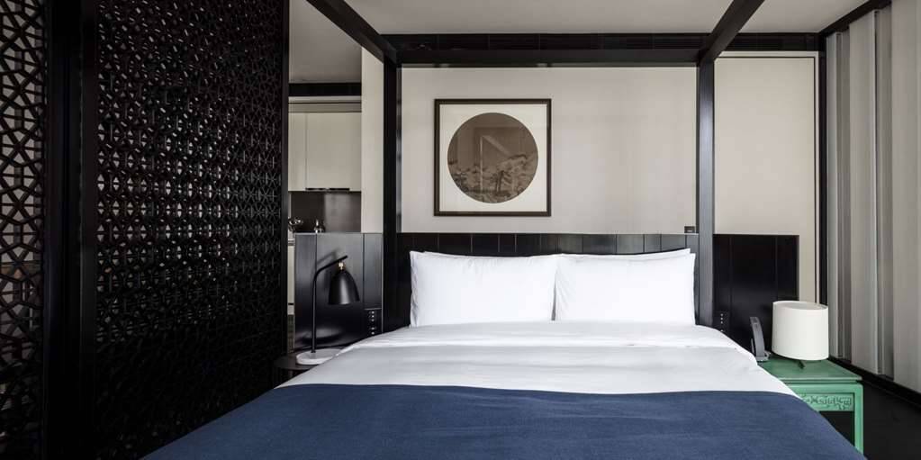 APARTMENT 80