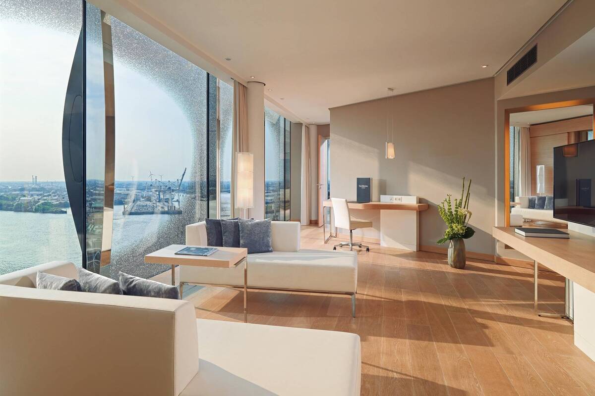 PRESIDENTIAL, CITY AND WATER VIEW SUITE