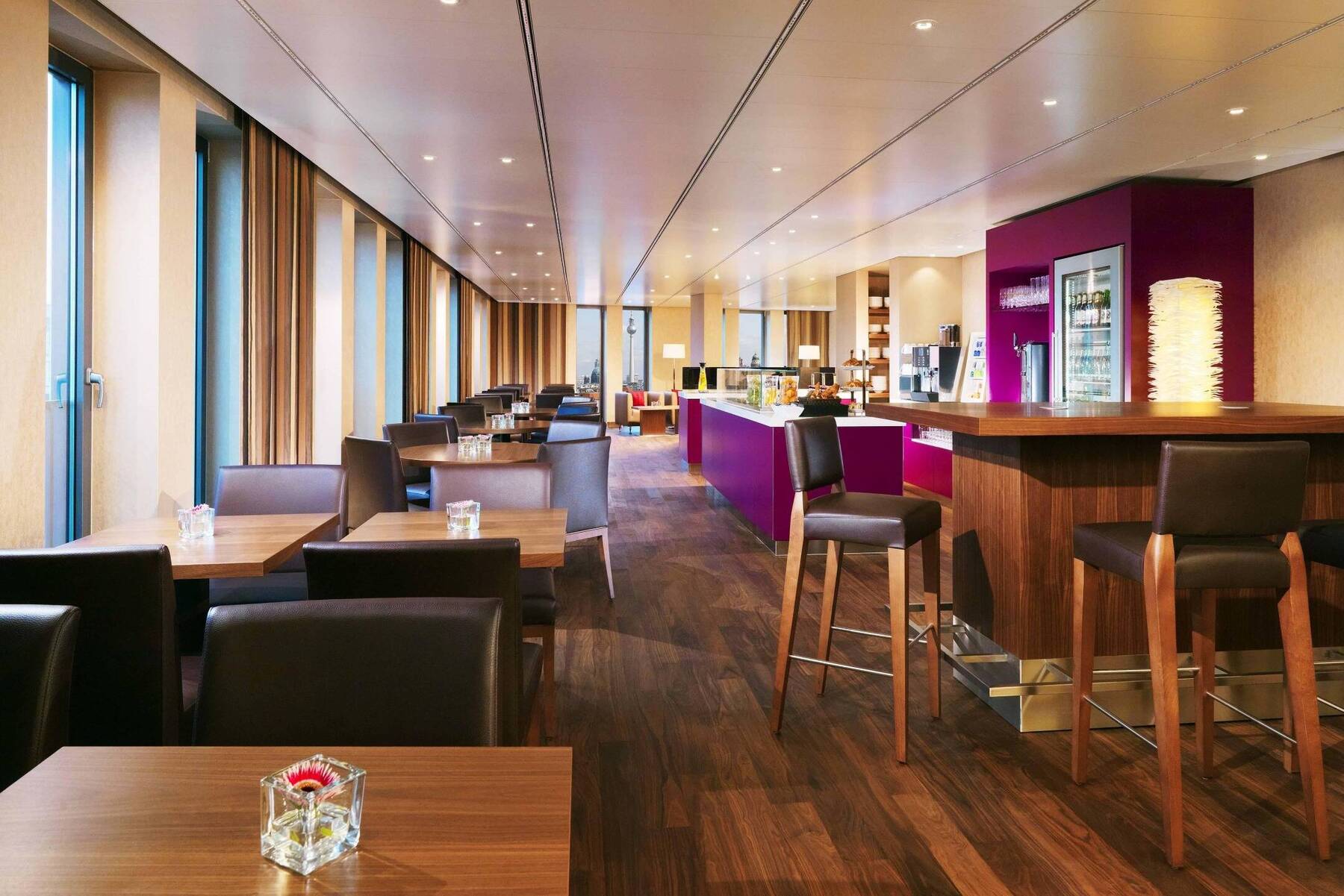 EXECUTIVE LOUNGE ACCESS KING ROOM, HIGH FLOOR