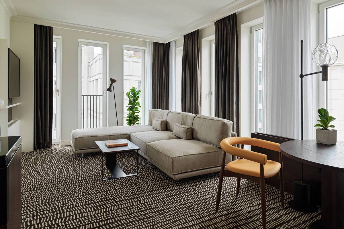 EXECUTIVE LOUNGE ACCESS, ONE BEDROOM SUITE