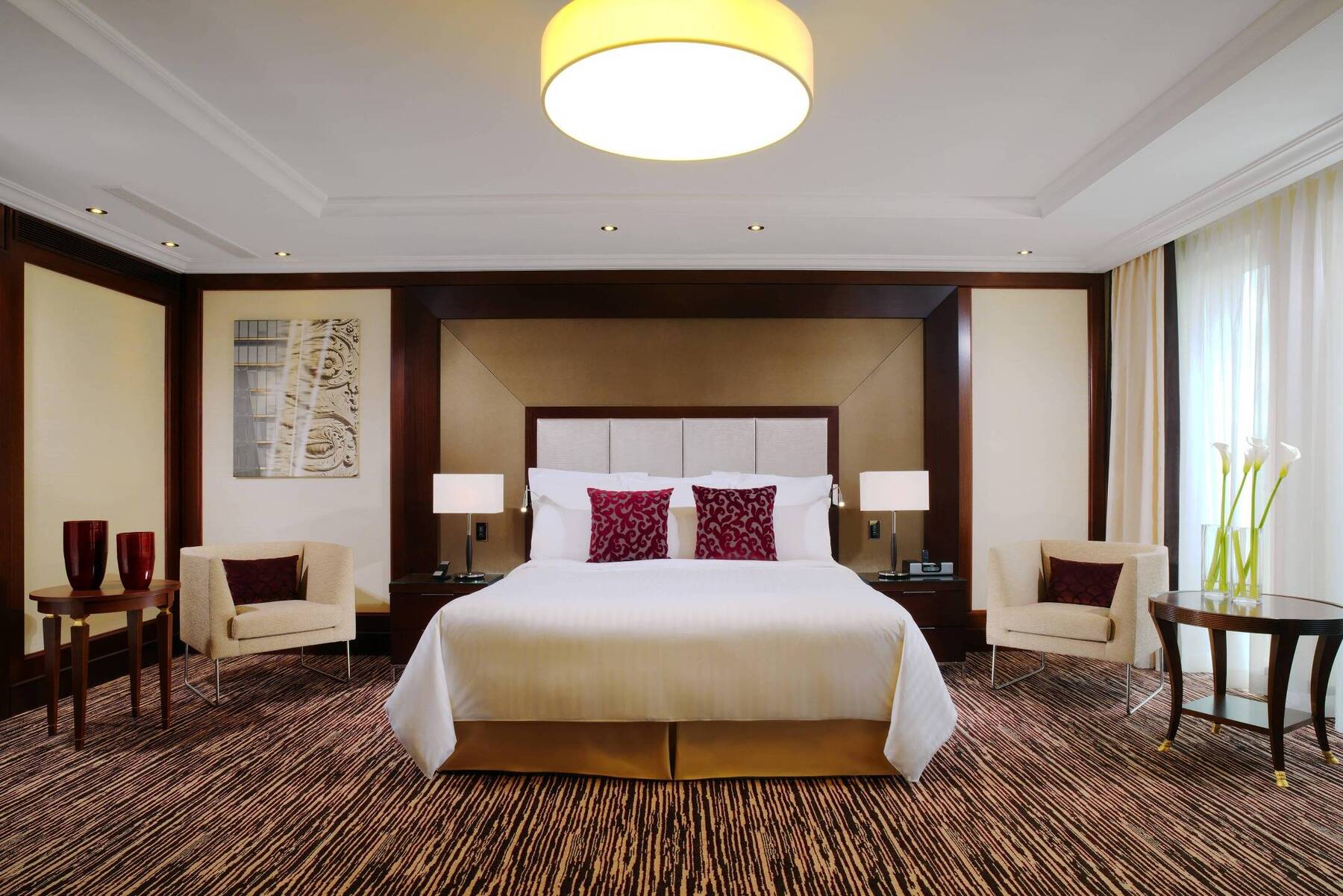 CAPITAL LOUNGE ACCESS, ONE BEDROOM SUITE HIGH FLOOR