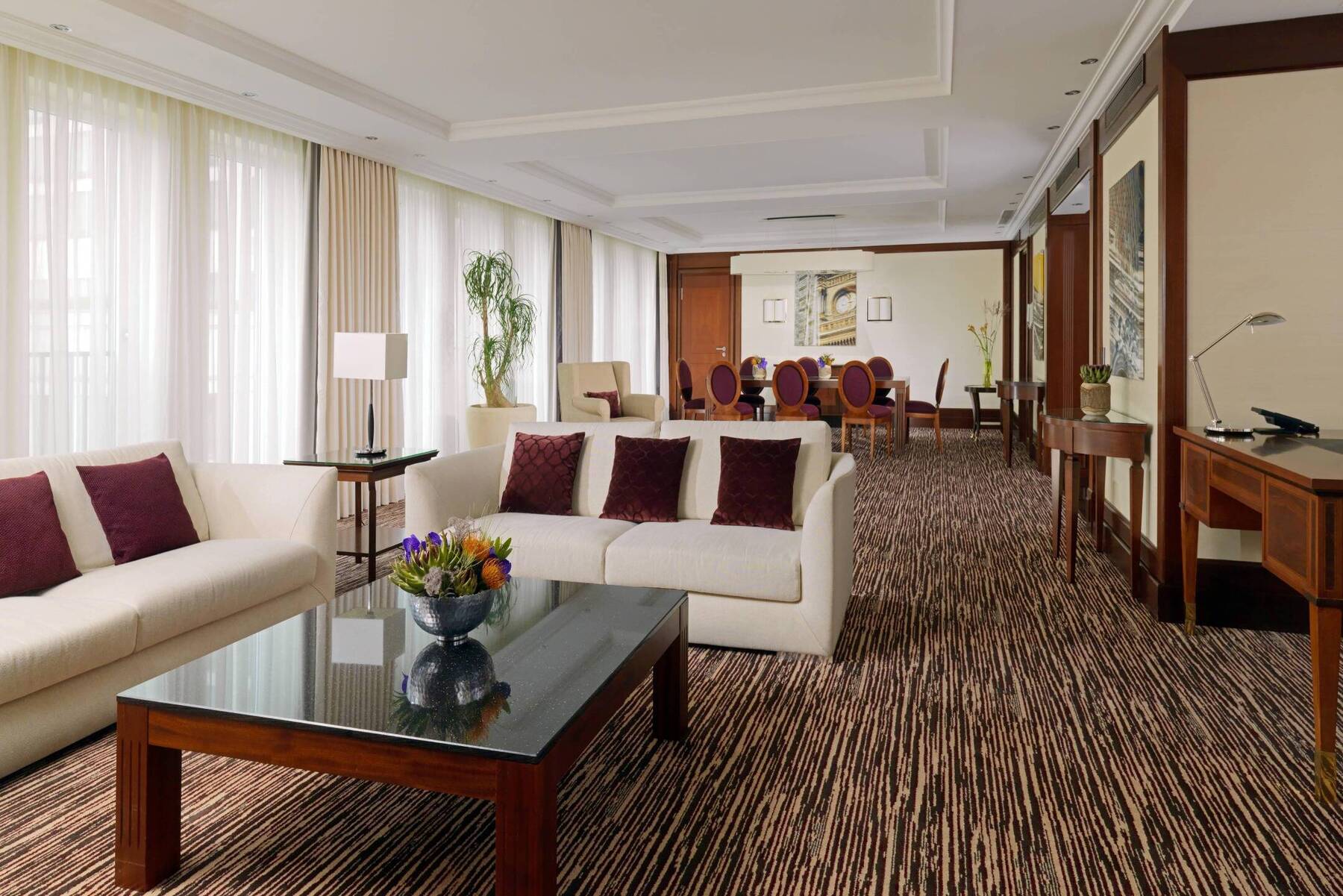 CAPITAL LOUNGE ACCESS, ONE BEDROOM SUITE HIGH FLOOR