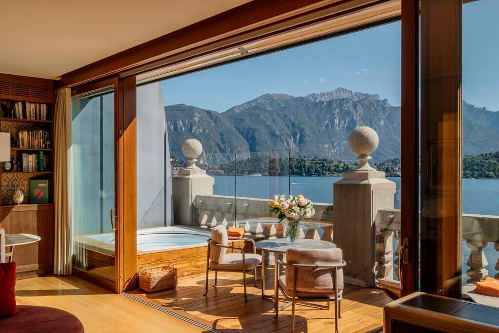 Rooftop Front Suite