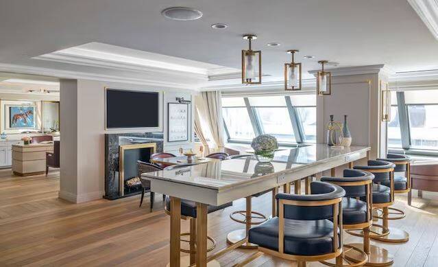 CHAIRMAN SUITE