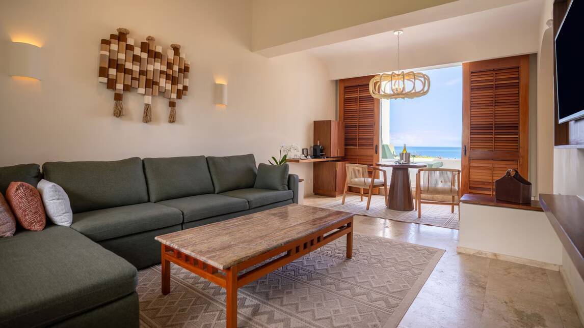 Master Oceanfront Signature Suite