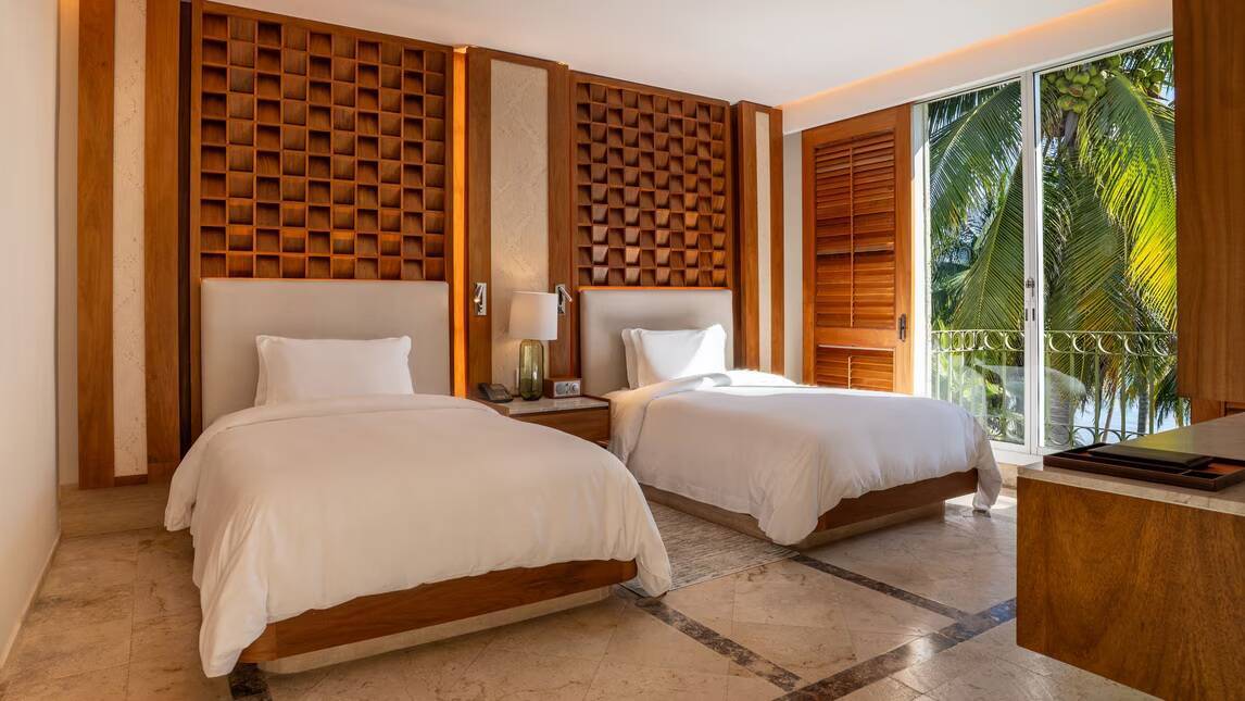 Master Oceanfront Signature Suite Two Queen