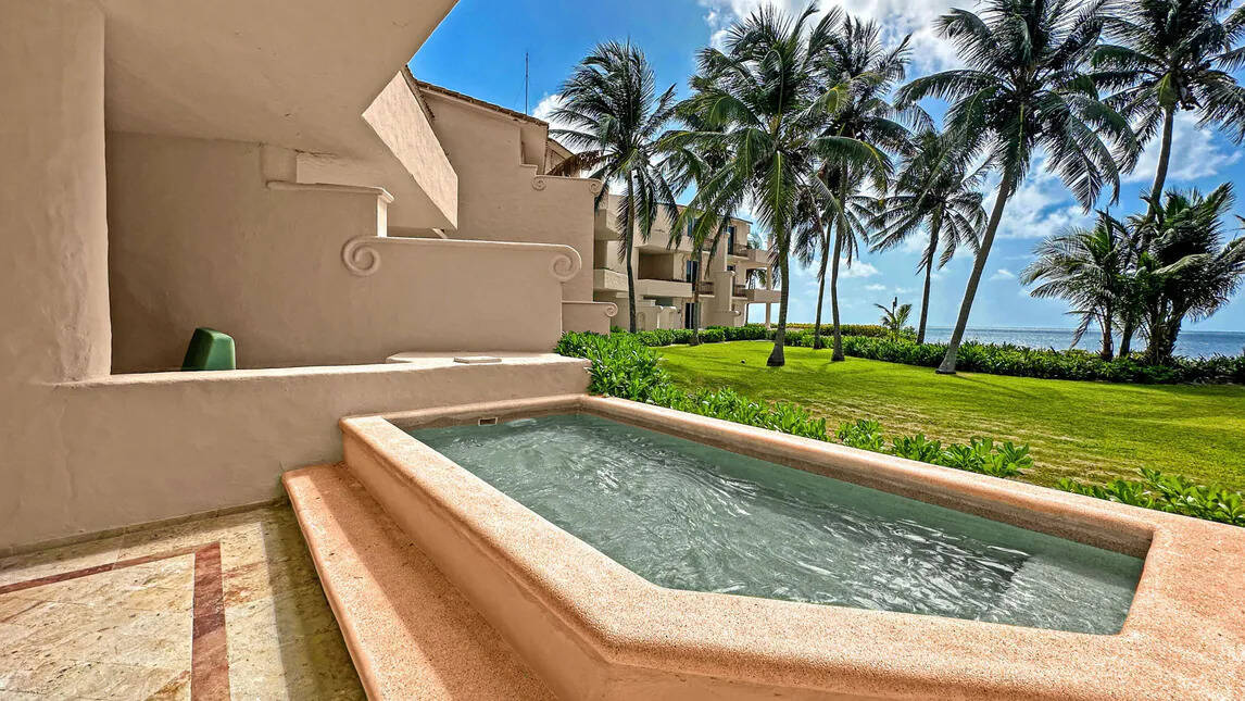 Master with Private Pool Signature Suite King Oceanfront