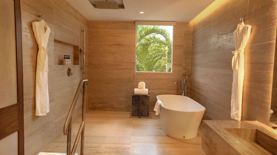 Master with Private Pool Signature Suite King Oceanfront