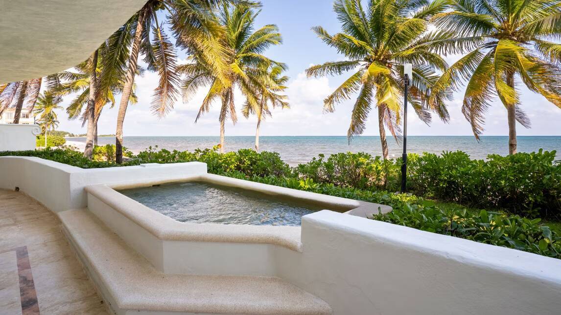 Butler Service Private Pool Two Bedroom Presidential Suite Oceanfront Plunge pool