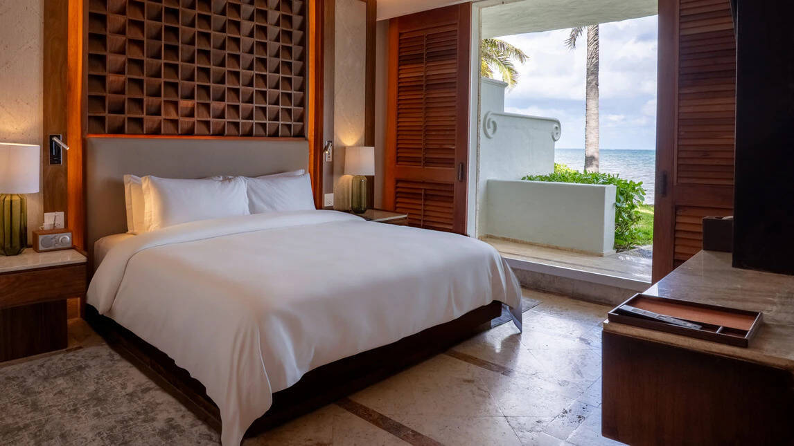 Butler Service Private Pool Two Bedroom Presidential Suite Oceanfront Plunge pool