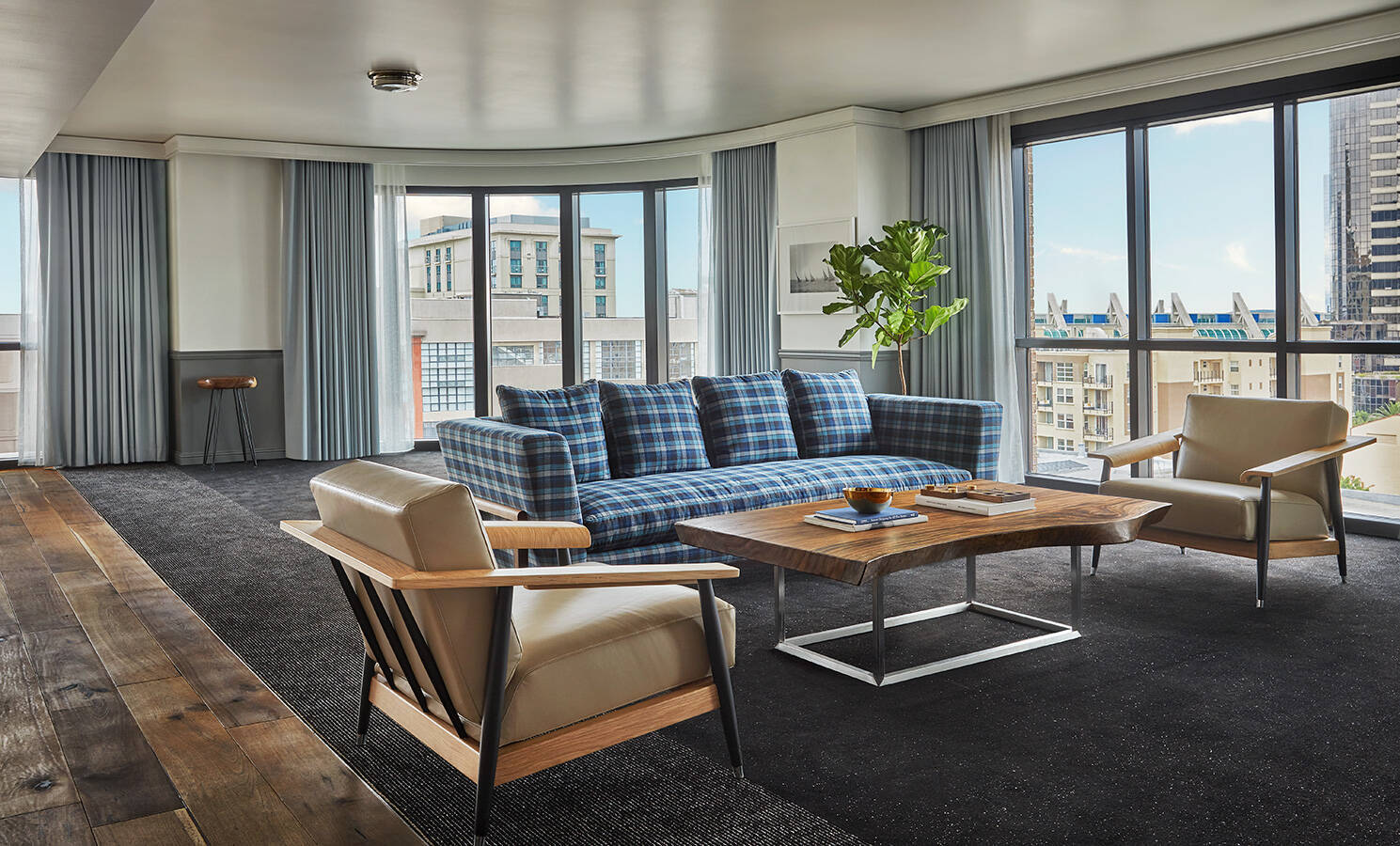 THE PEDNRY ONE BEDROOM SUITE