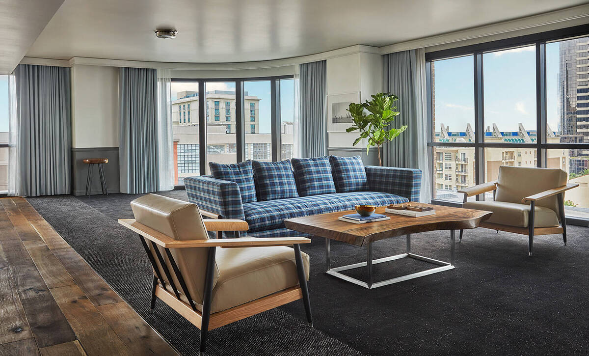 THE PEDNRY ONE BEDROOM SUITE