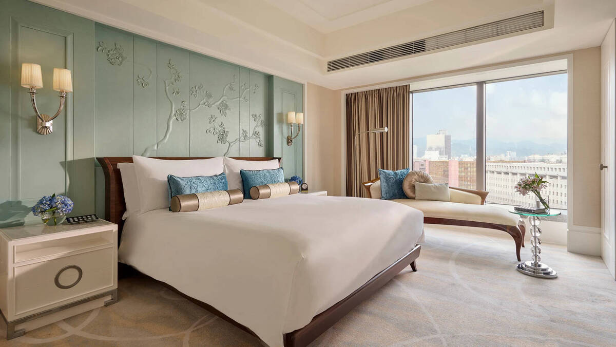 Club City Suite Connecting