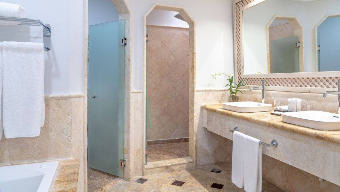 BEACHFRONT JUNIOR SUITE KING