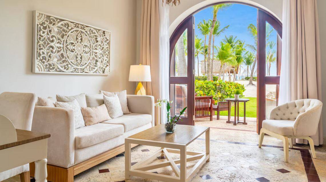 BEACHFRONT JUNIOR SUITE KING