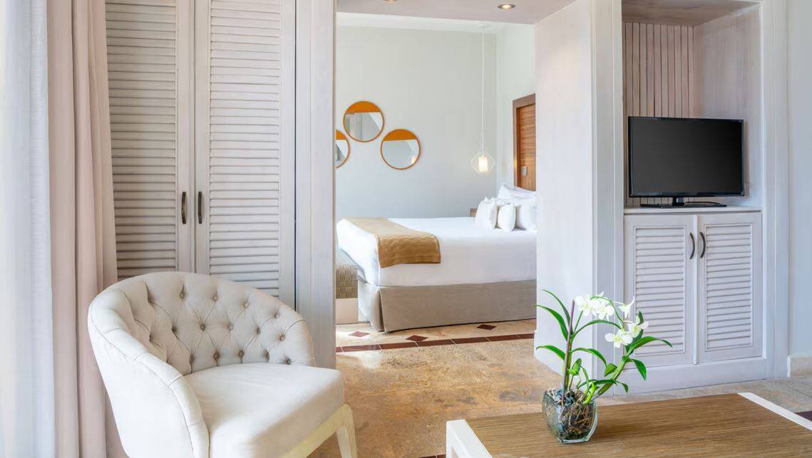 BEACHFRONT JUNIOR SUITE KING