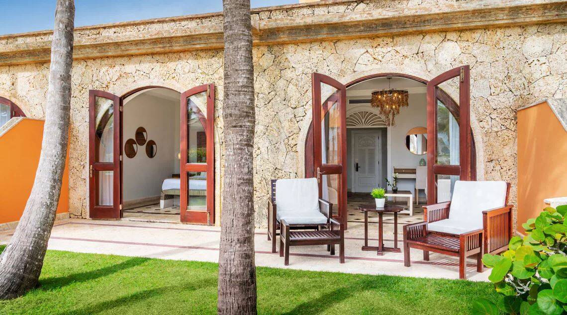 BEACHFRONT JUNIOR SUITE KING