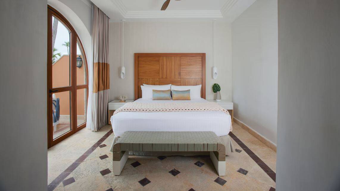 BEACHFRONT JUNIOR SUITE KING