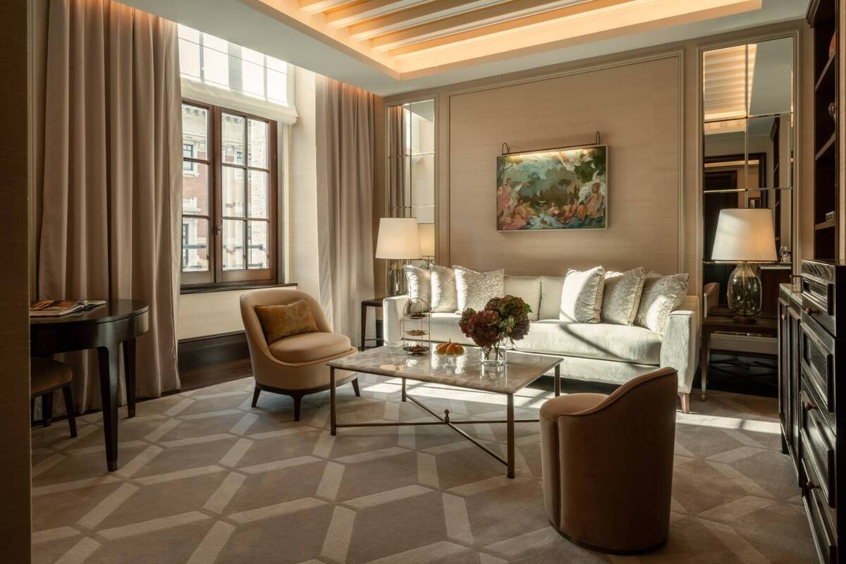 Deluxe Suite 