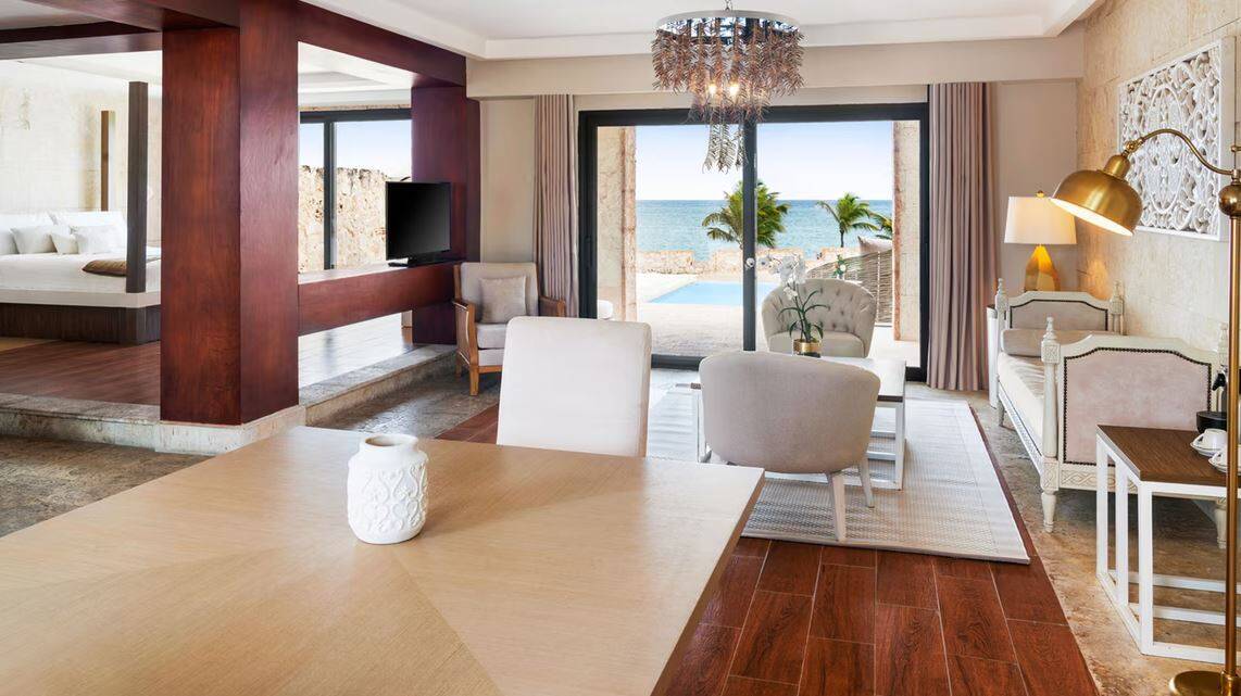 CASTLE HONEYMOON SUITE