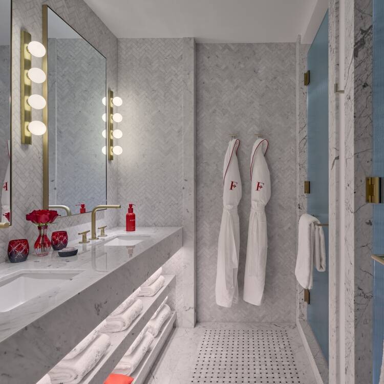 DELUXE ONE BEDROOM HEARING ACCESSIBLE SUITE