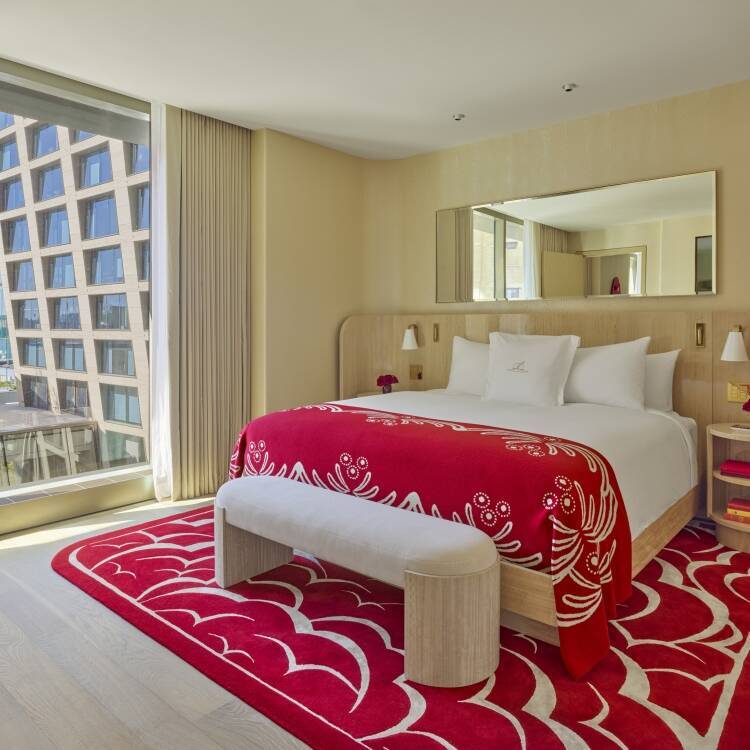 DELUXE ONE BEDROOM HEARING ACCESSIBLE SUITE