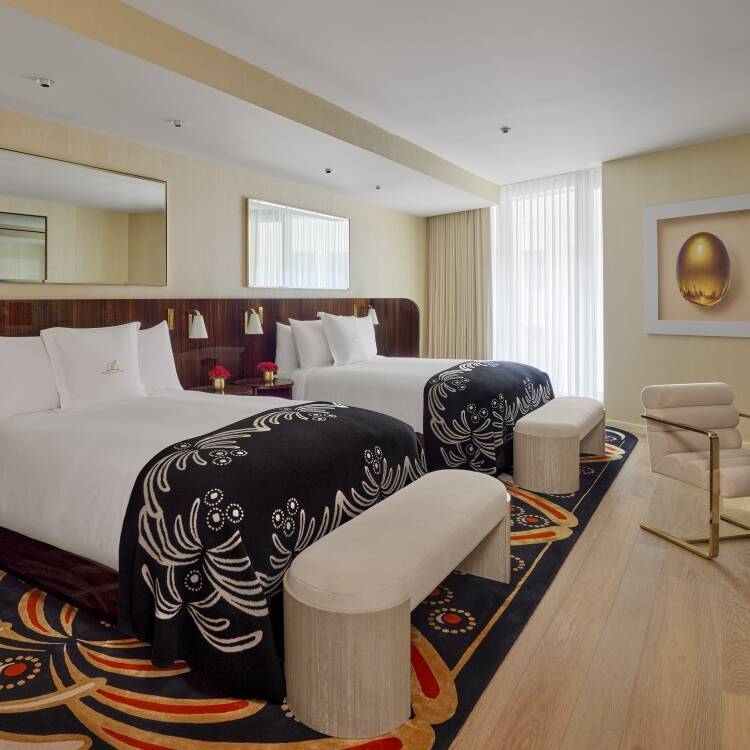 SIGNATURE QUEEN-QUEEN HEARING ACCESSIBLE ROOM