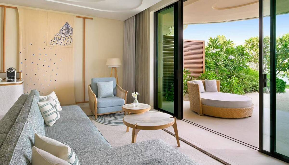 ONE BEDROOM SUITE BEACHFRONT