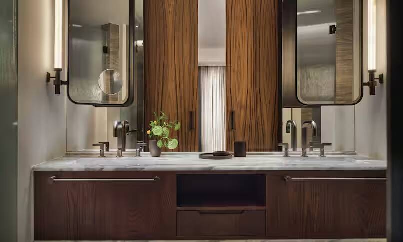 King Deluxe Room with City View and Balcony