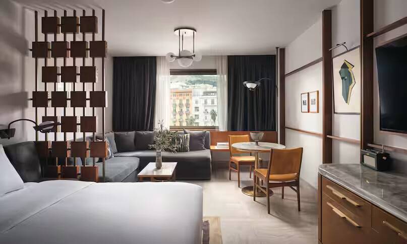 King Premier Family Room