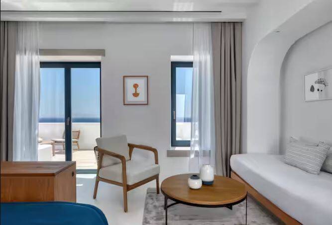 KING PREMIUM ROOM WITH PANORAMIC SEA VIEW