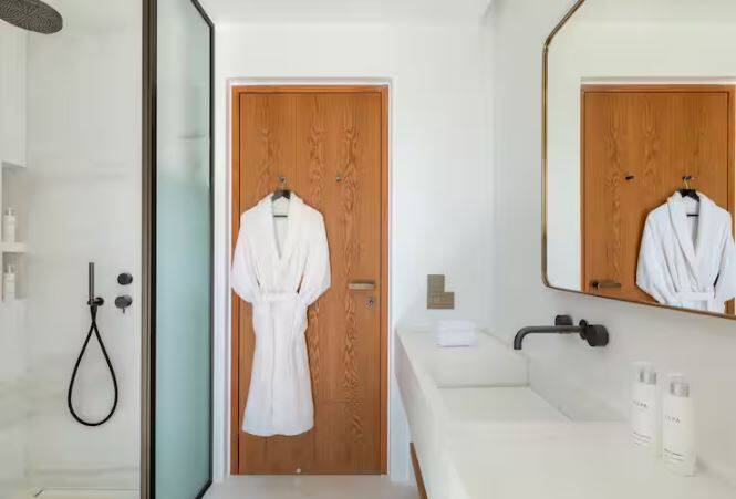 KING DELUXE ONE BEDROOM SUITE