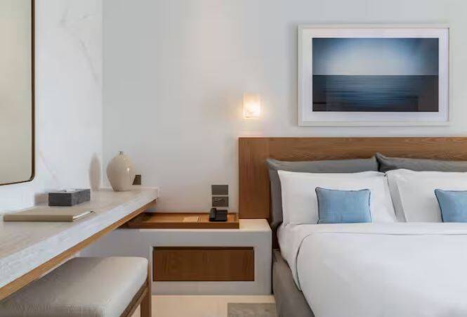 KING DELUXE ONE BEDROOM SUITE