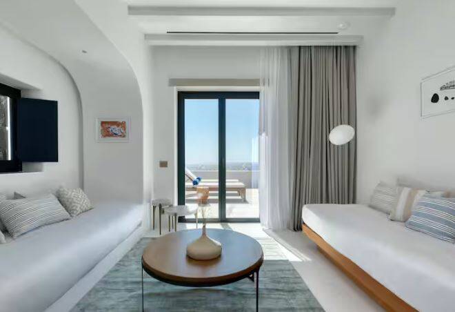 KING PREMIUM ONE BEDROOM SUITE WITH SEA VIEW