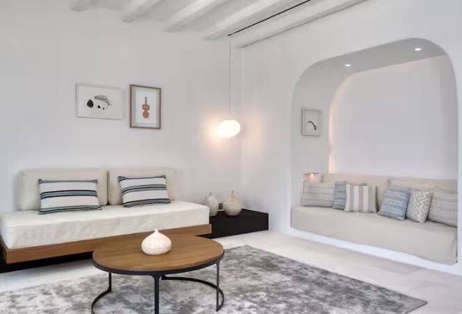 KING DUPLEX SUITE WITH SEA VIEW AND WHIRLPOOL