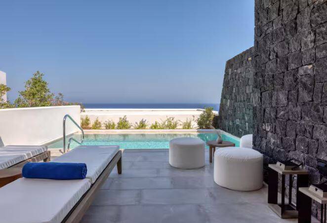 KING DUPLEX SUITE WITH SEA VIEW AND POOL