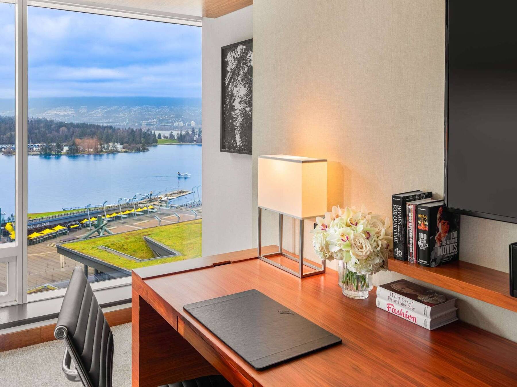Signature Harbour Mountain View King