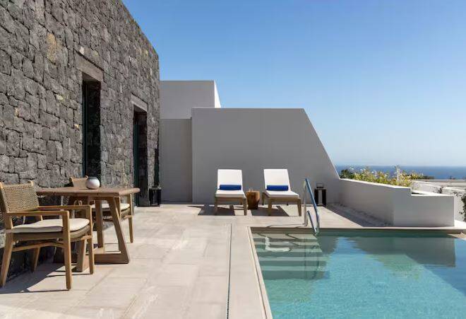 KING PREMIUM ONE BEDROOM SUITE SEA VIEW POOL