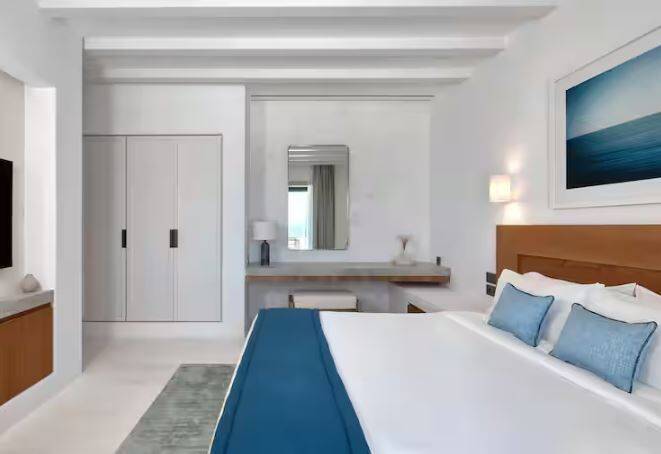 KING PREMIUM ONE BEDROOM SUITE SEA VIEW POOL