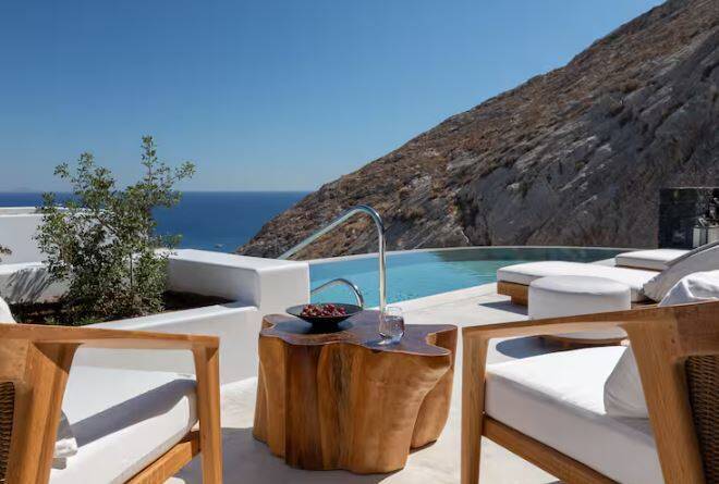 ONIRO VILLA WITH SEA VIEW AND POOL