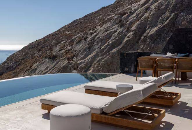 ONIRO VILLA WITH SEA VIEW AND POOL