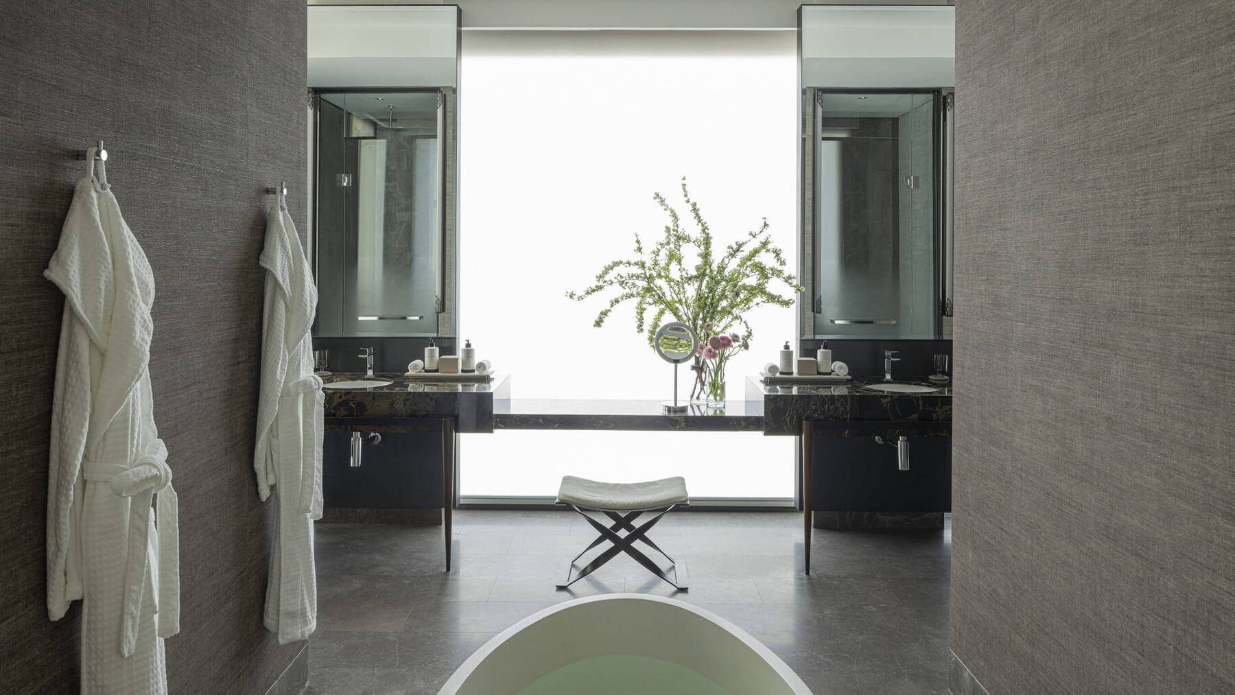 Balcony Suite 