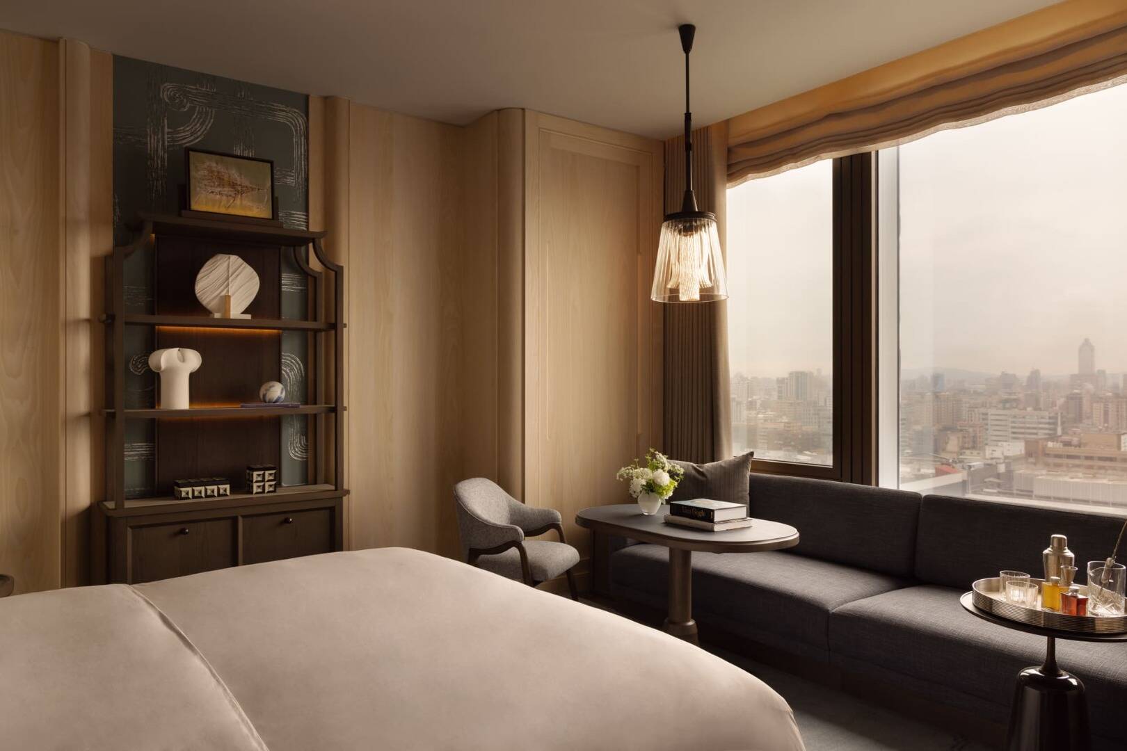 DELUXE KING ROOM 