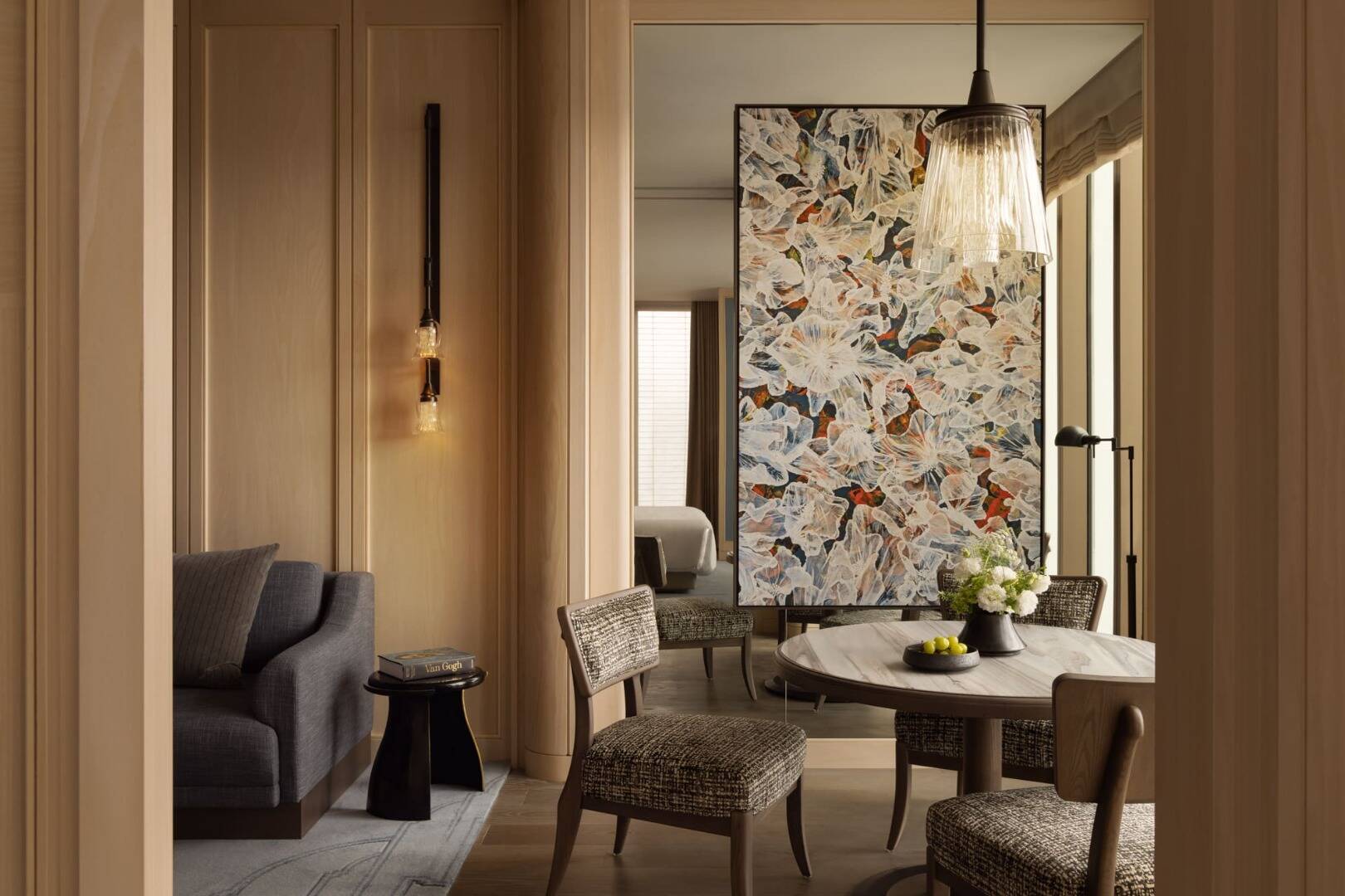 DELUXE SKYLINE SUITE