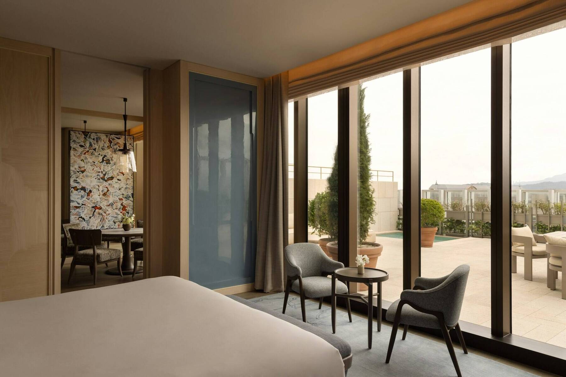 POOL TERRACE SKYLINE SUITE