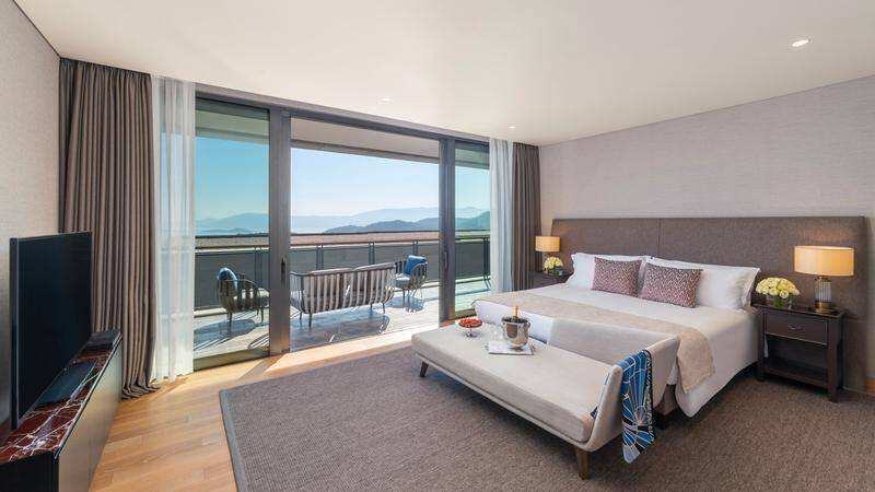 FOUR BEDROOM SEA VIEW RESIDENTIAL APARTMENT
